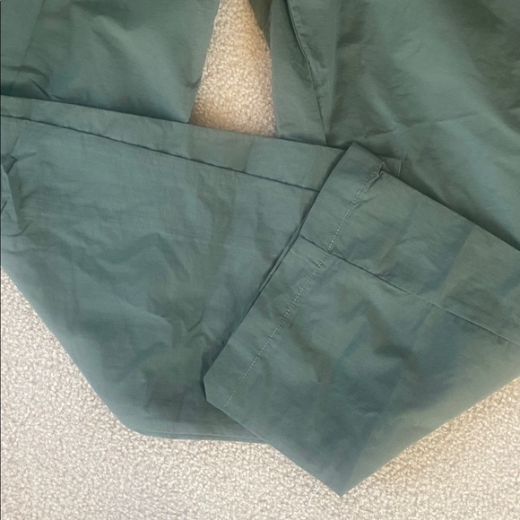 MEDIUM.   HALARA. LOW RISE WATER REPELLENT RUFFLE BARREL LEG PANTS - Picture 10 of 11